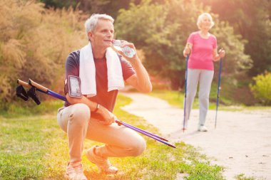 Memulai Hari dengan Keheningan yang Ramah